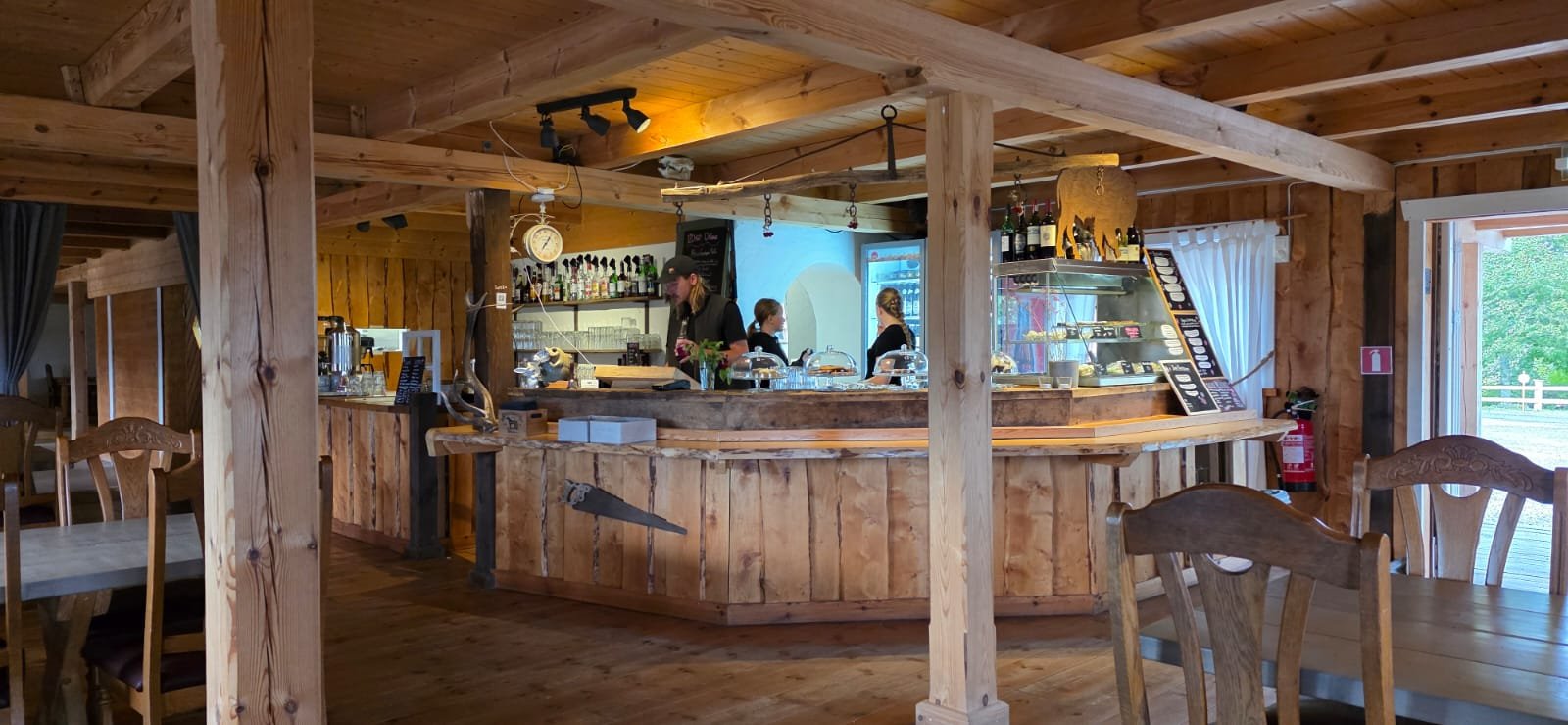 Resturang / kafé Mobolet (Mobolets gård)